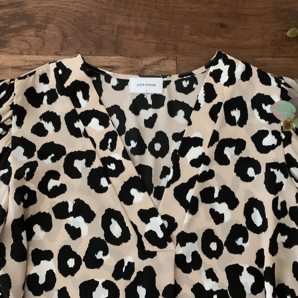 Adrienne Tan Black White Animal Print V-Neck Long Sleeve Career Top Blouse - Picture 3 of 10